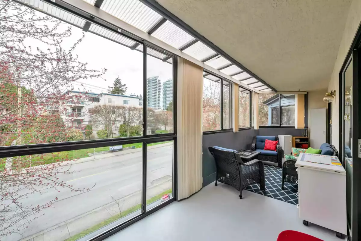 Outdoor Patio Photo of 306 14950 Thrift Avenue, White Rock, BC