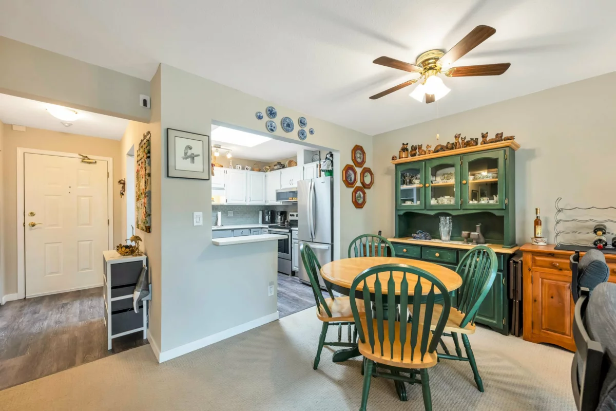 Pantry Photo of 306 14950 Thrift Avenue, White Rock, BC