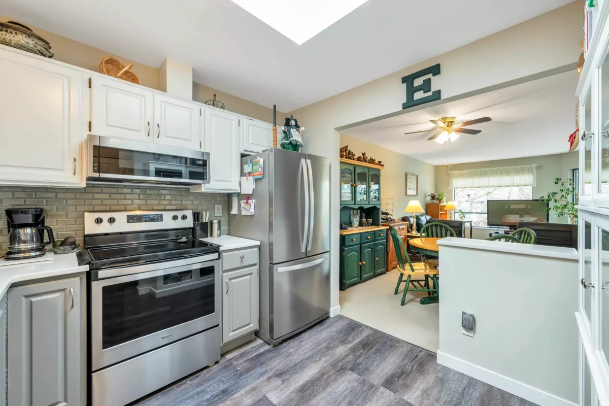 Walk-In Closet Photo of 306 14950 Thrift Avenue, White Rock, BC