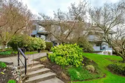 306 14950 Thrift Avenue, White Rock, BC