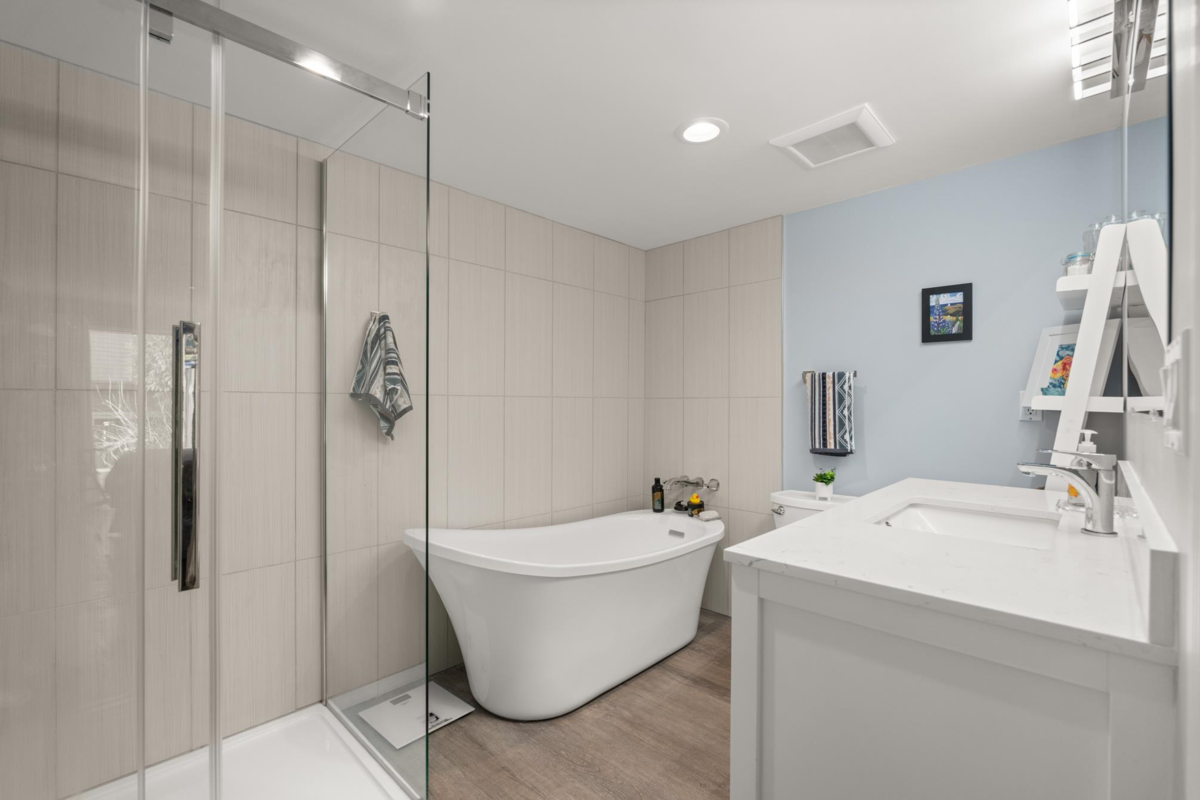 Laundry Room Photo of 1480 View Crescent, Delta, BC