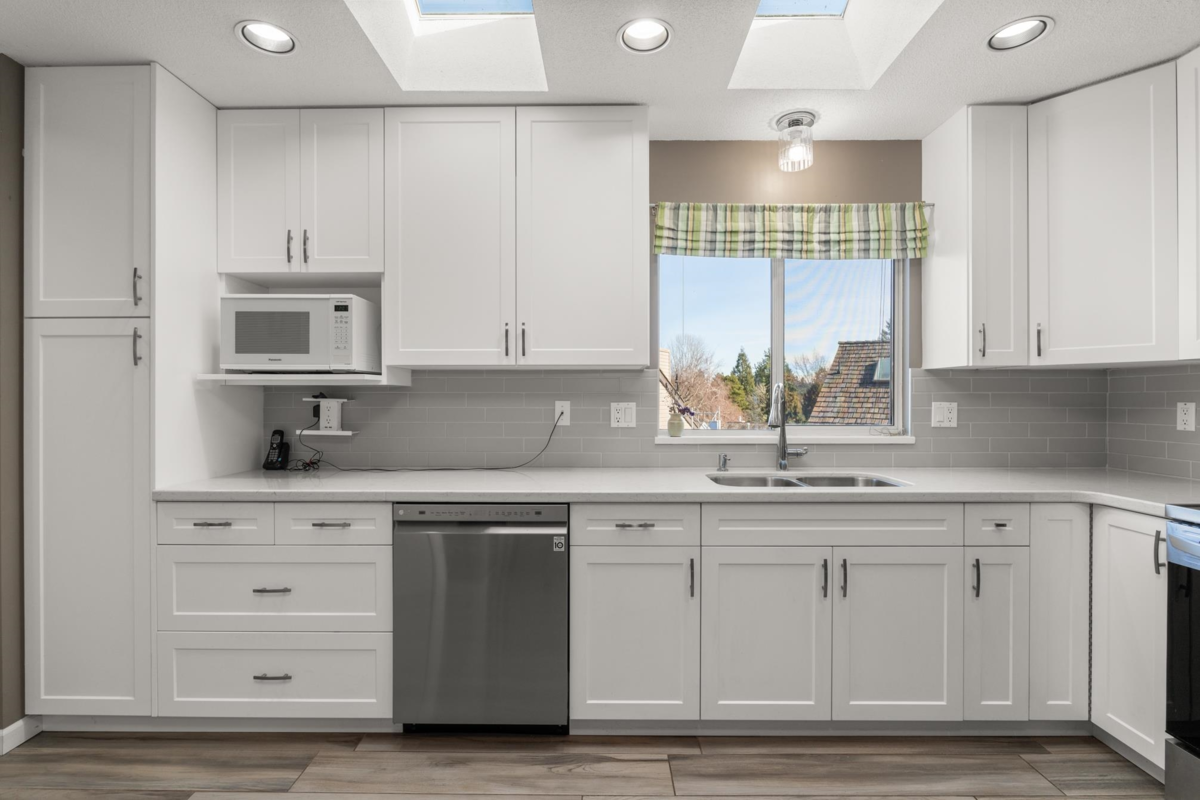 Living Room Photo of 1480 View Crescent, Delta, BC