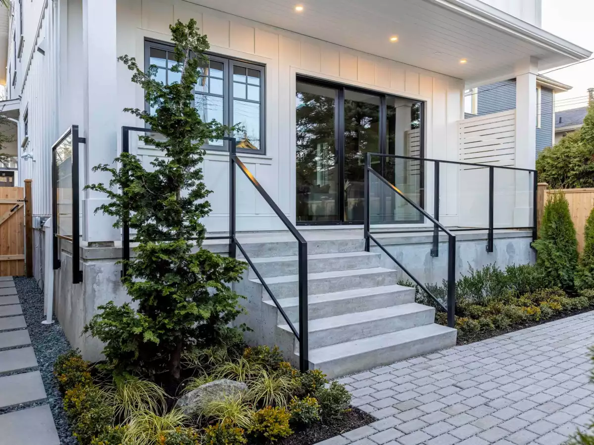 Backyard Photo of 2 3919 W 18th Avenue, Vancouver, BC