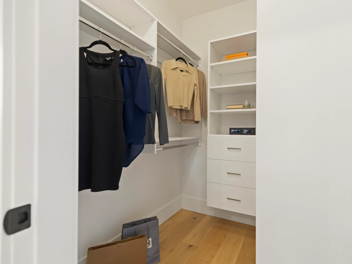 Guest Bathroom Photo of 2 3919 W 18th Avenue, Vancouver, BC