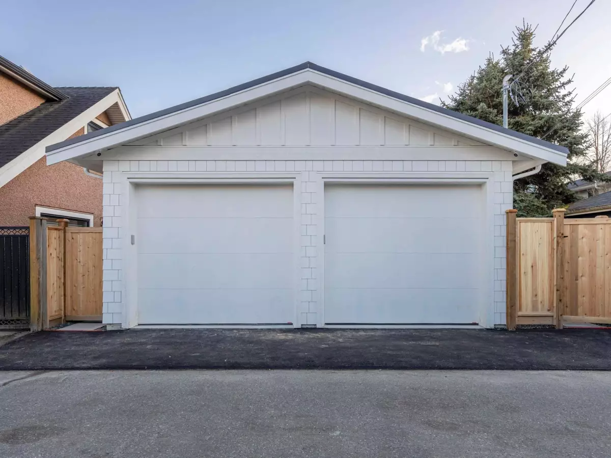 Hot Tub / Spa Photo of 2 3919 W 18th Avenue, Vancouver, BC