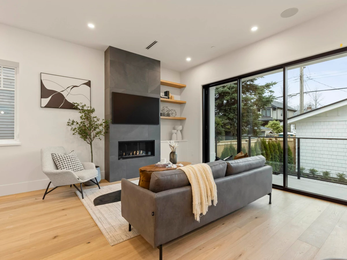 Living Room Photo of 2 3919 W 18th Avenue, Vancouver, BC