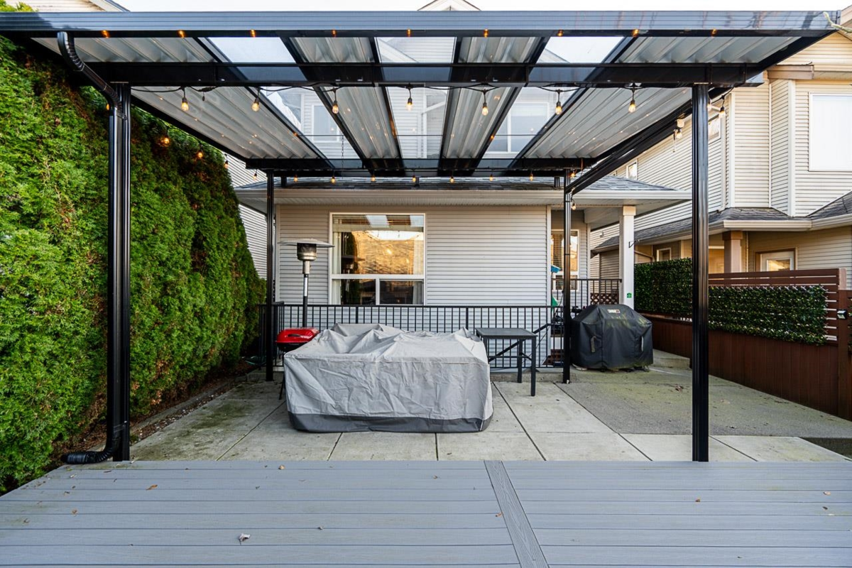 Backyard Photo of 18947 71a Avenue, Surrey, BC