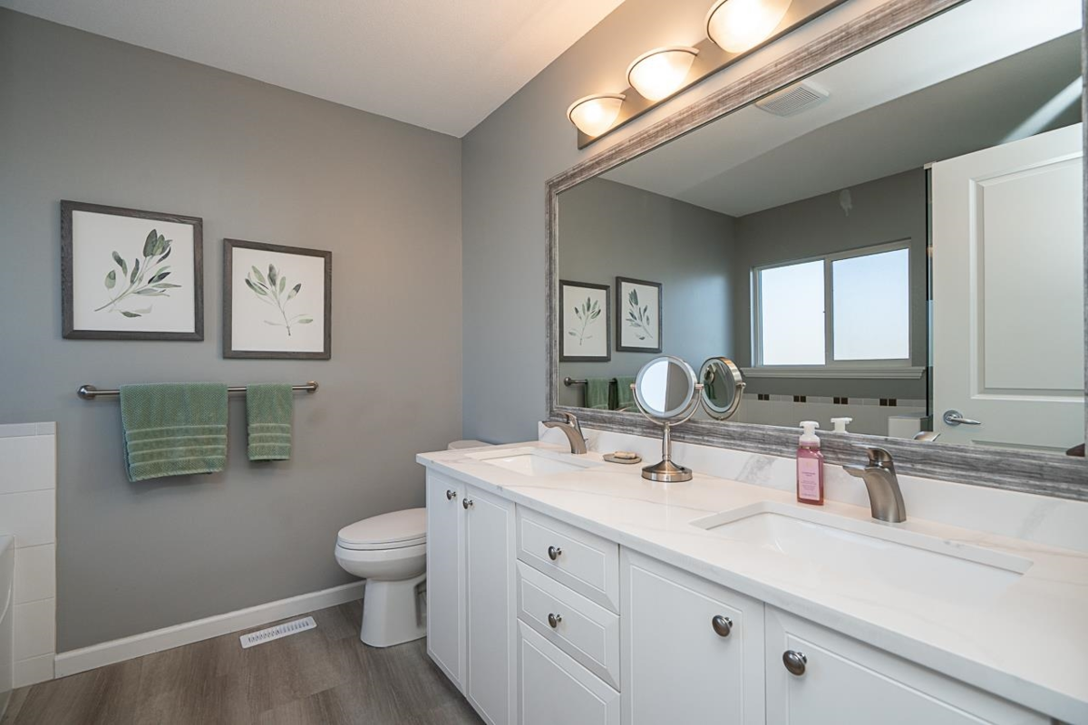 Basement Recreation Room Photo of 18947 71a Avenue, Surrey, BC