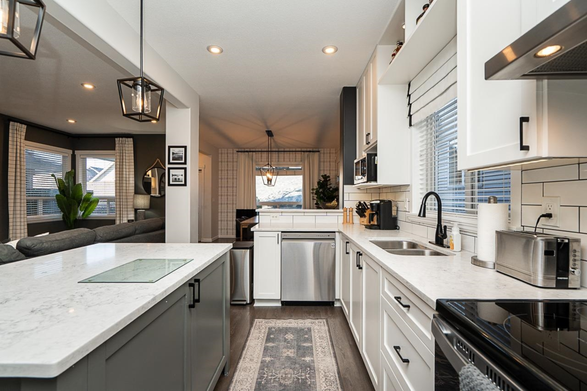 Breakfast Nook Photo of 18947 71a Avenue, Surrey, BC