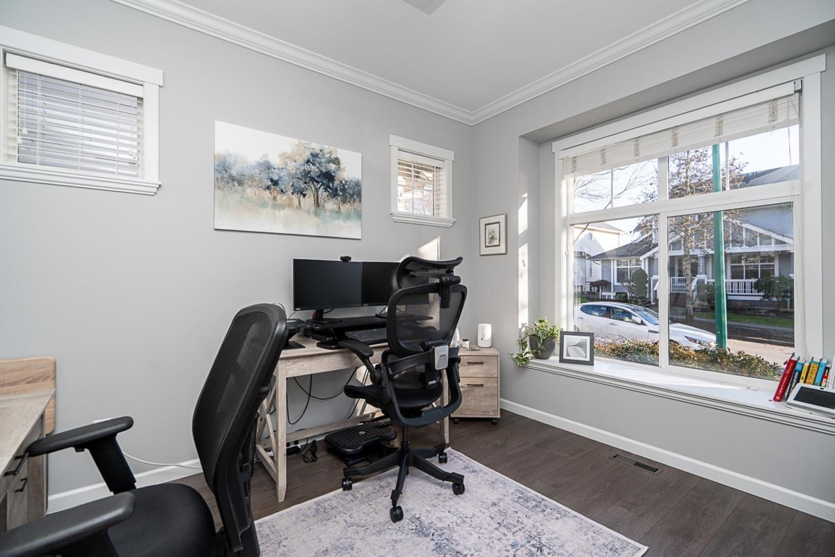 Dining Area Photo of 18947 71a Avenue, Surrey, BC