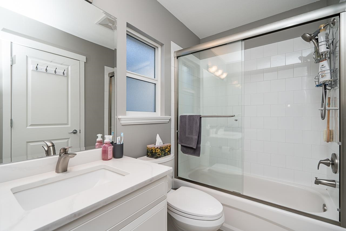 Hallway Photo of 18947 71a Avenue, Surrey, BC