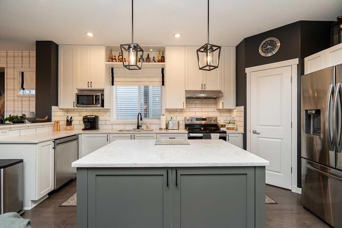 Kitchen Photo of 18947 71a Avenue, Surrey, BC