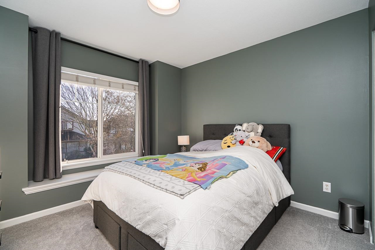 Laundry Room Photo of 18947 71a Avenue, Surrey, BC