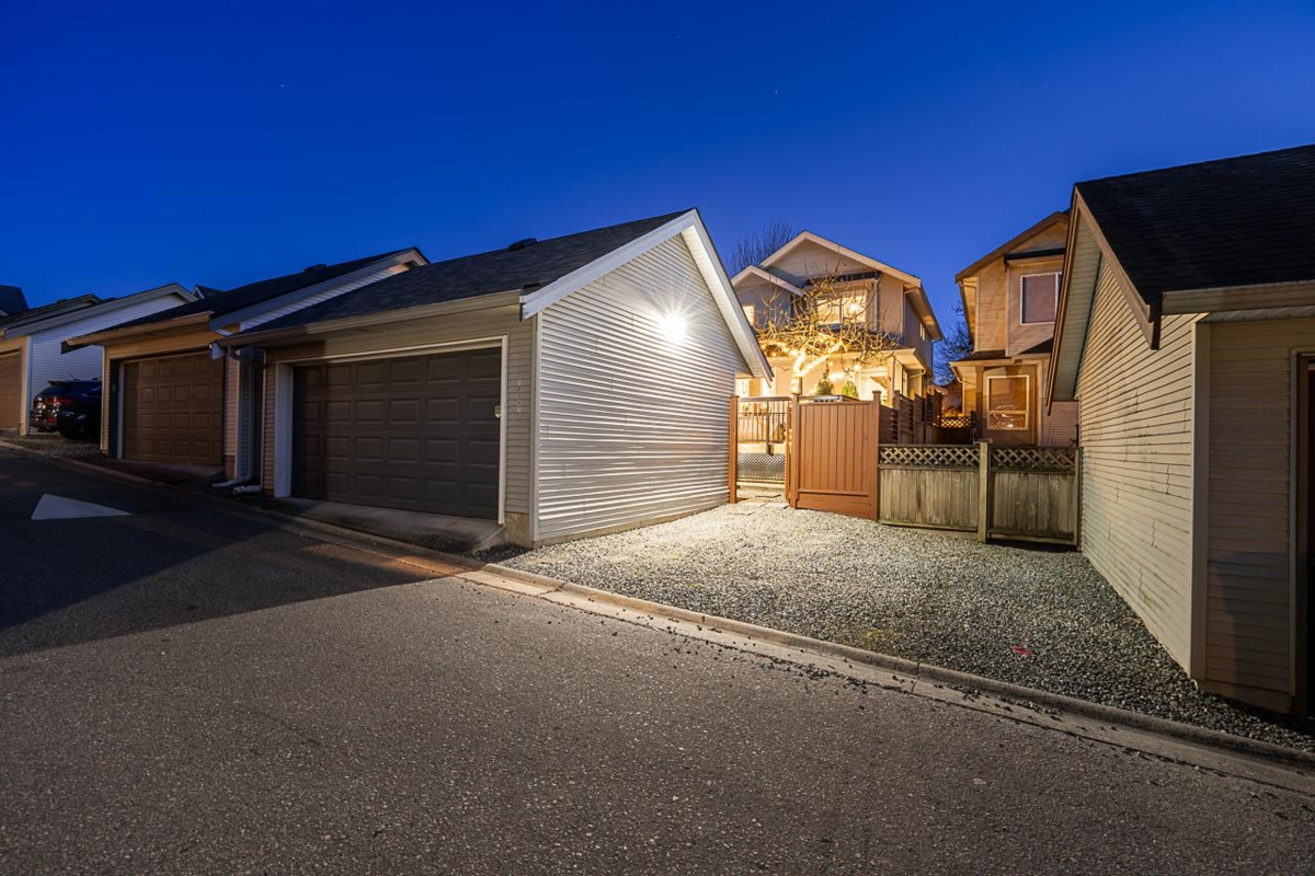 Outdoor Kitchen Photo of 18947 71a Avenue, Surrey, BC
