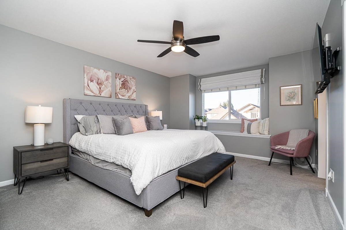 Powder Room Photo of 18947 71a Avenue, Surrey, BC