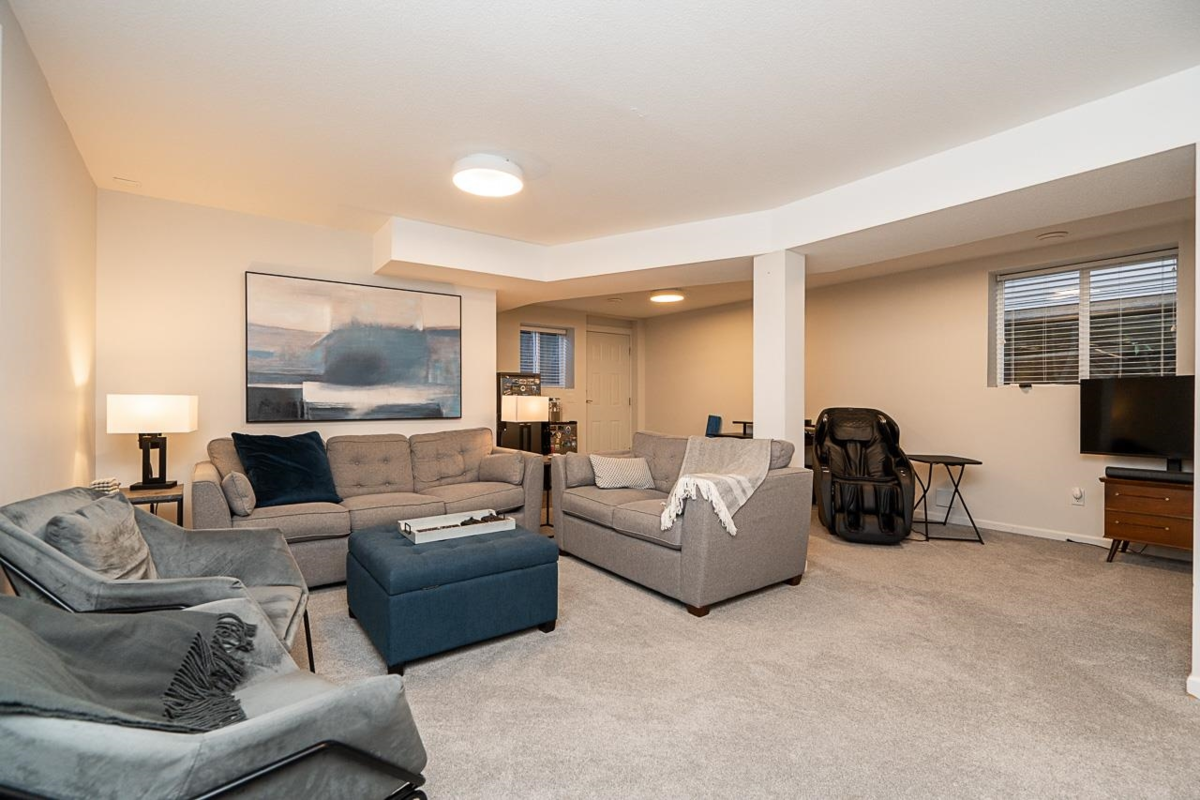 Staircase Photo of 18947 71a Avenue, Surrey, BC