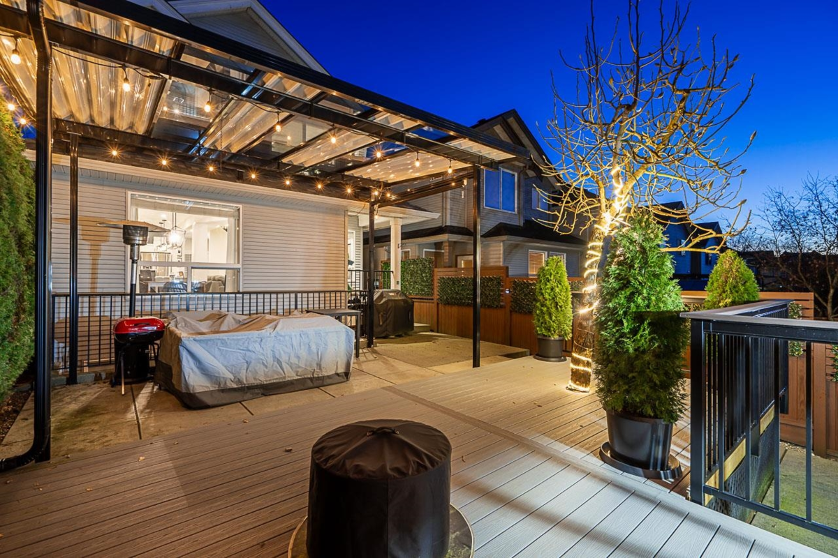 Swimming Pool Photo of 18947 71a Avenue, Surrey, BC