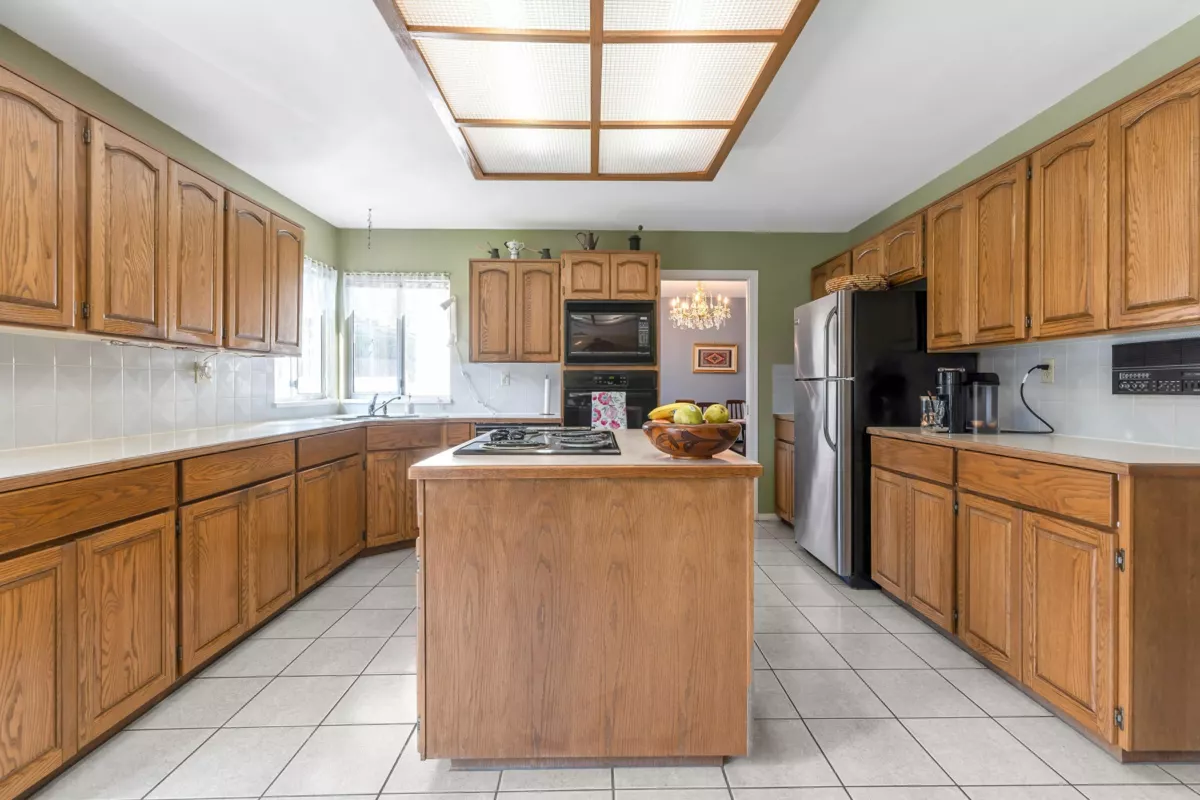 Breakfast Nook Photo of 1859 Walnut Crescent, Coquitlam, BC