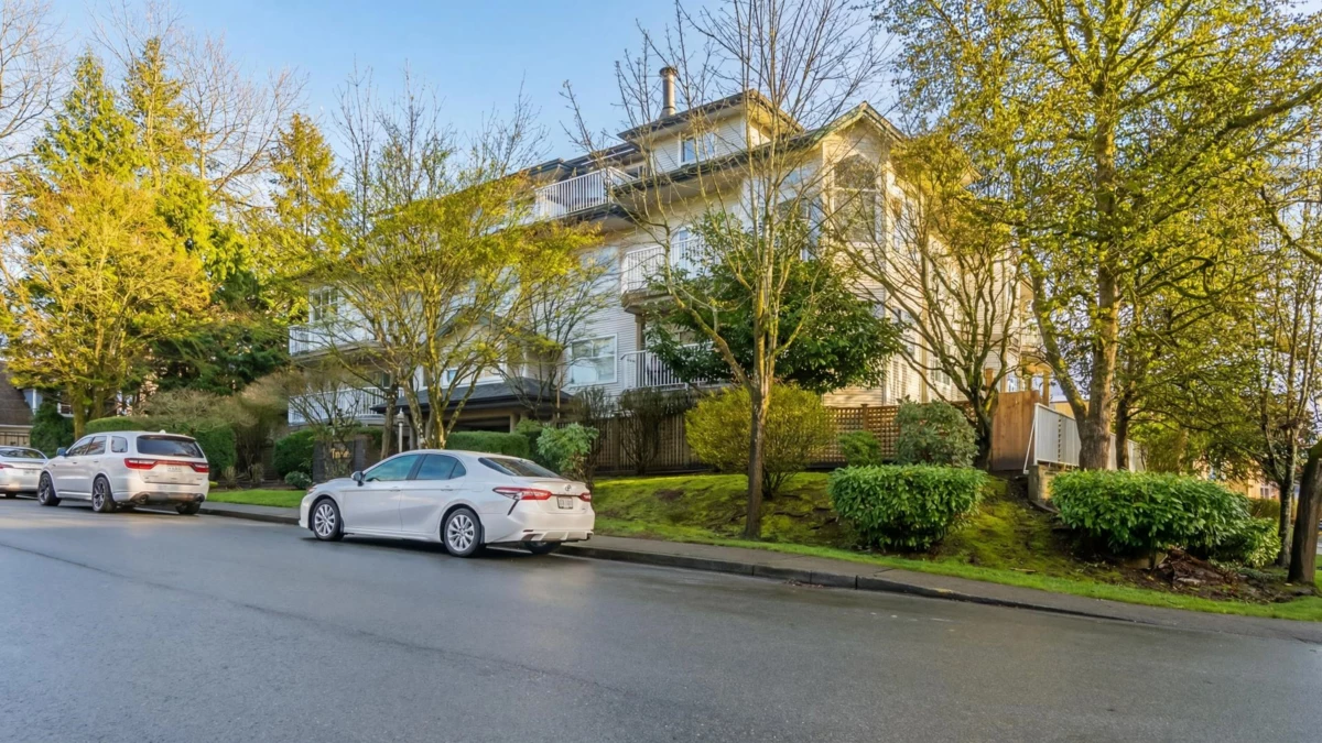 Backyard Photo of 403 20556 113 Avenue, Maple Ridge, BC