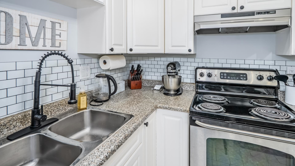 Bedroom 2 Photo of 403 20556 113 Avenue, Maple Ridge, BC