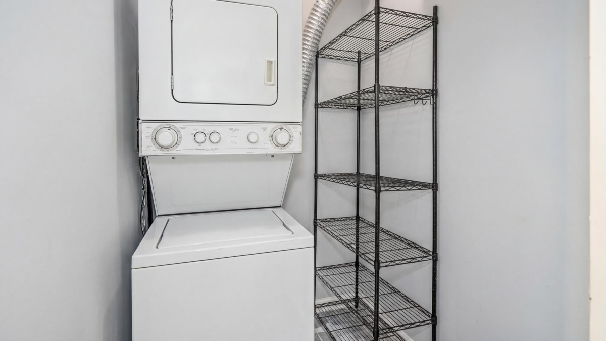 Entry Foyer Photo of 403 20556 113 Avenue, Maple Ridge, BC