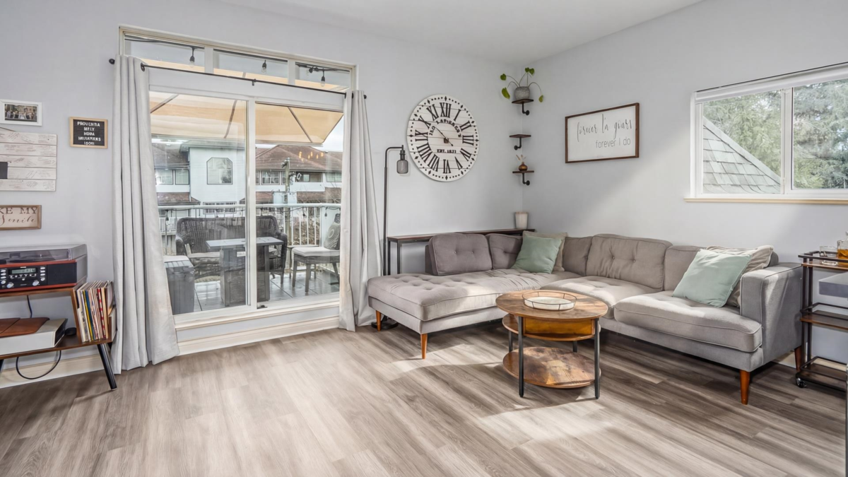 Family Room Photo of 403 20556 113 Avenue, Maple Ridge, BC