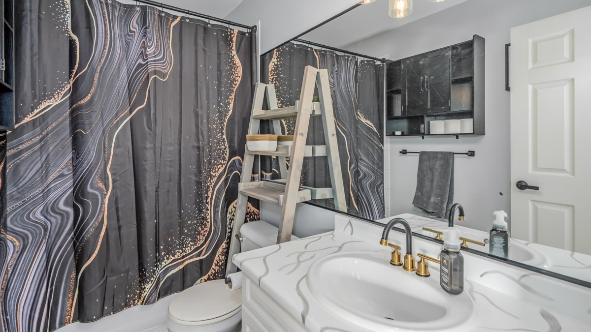 Powder Room Photo of 403 20556 113 Avenue, Maple Ridge, BC