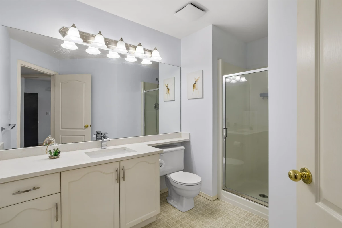 Entry Foyer Photo of 20 15875 84 Avenue, Surrey, BC