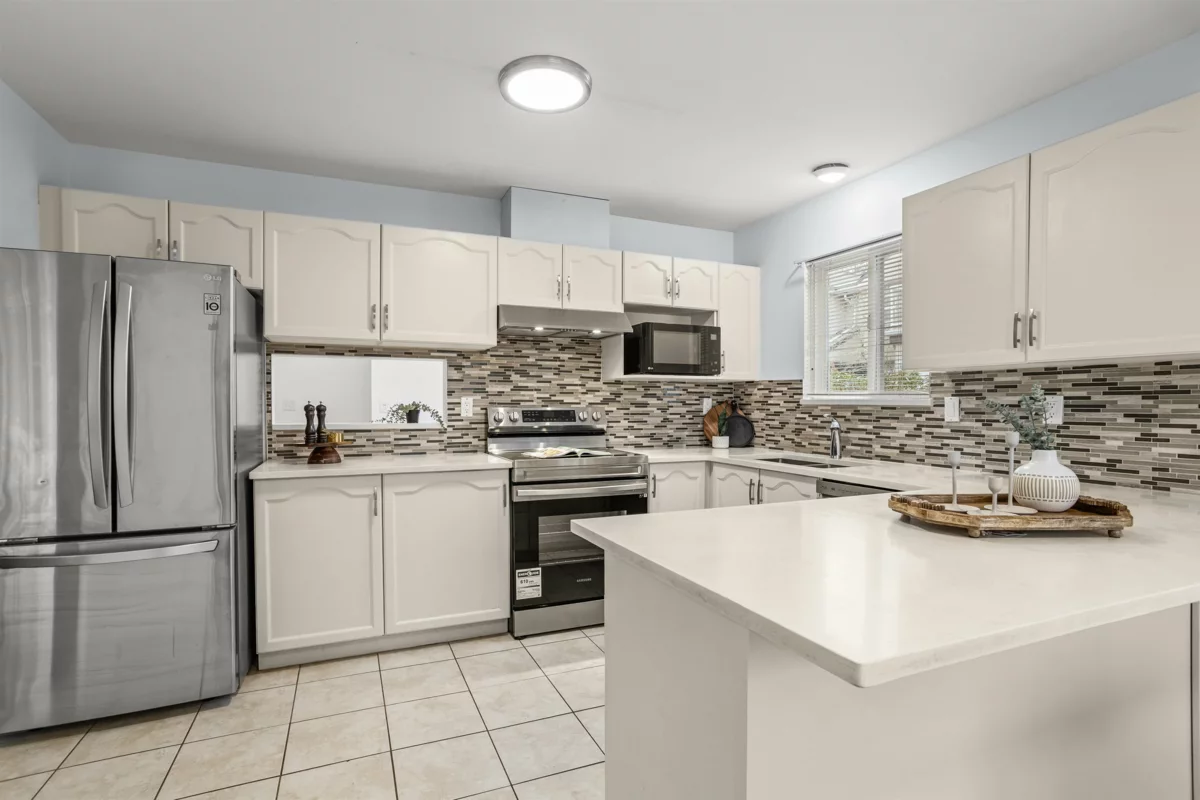 Kitchen Island Photo of 20 15875 84 Avenue, Surrey, BC