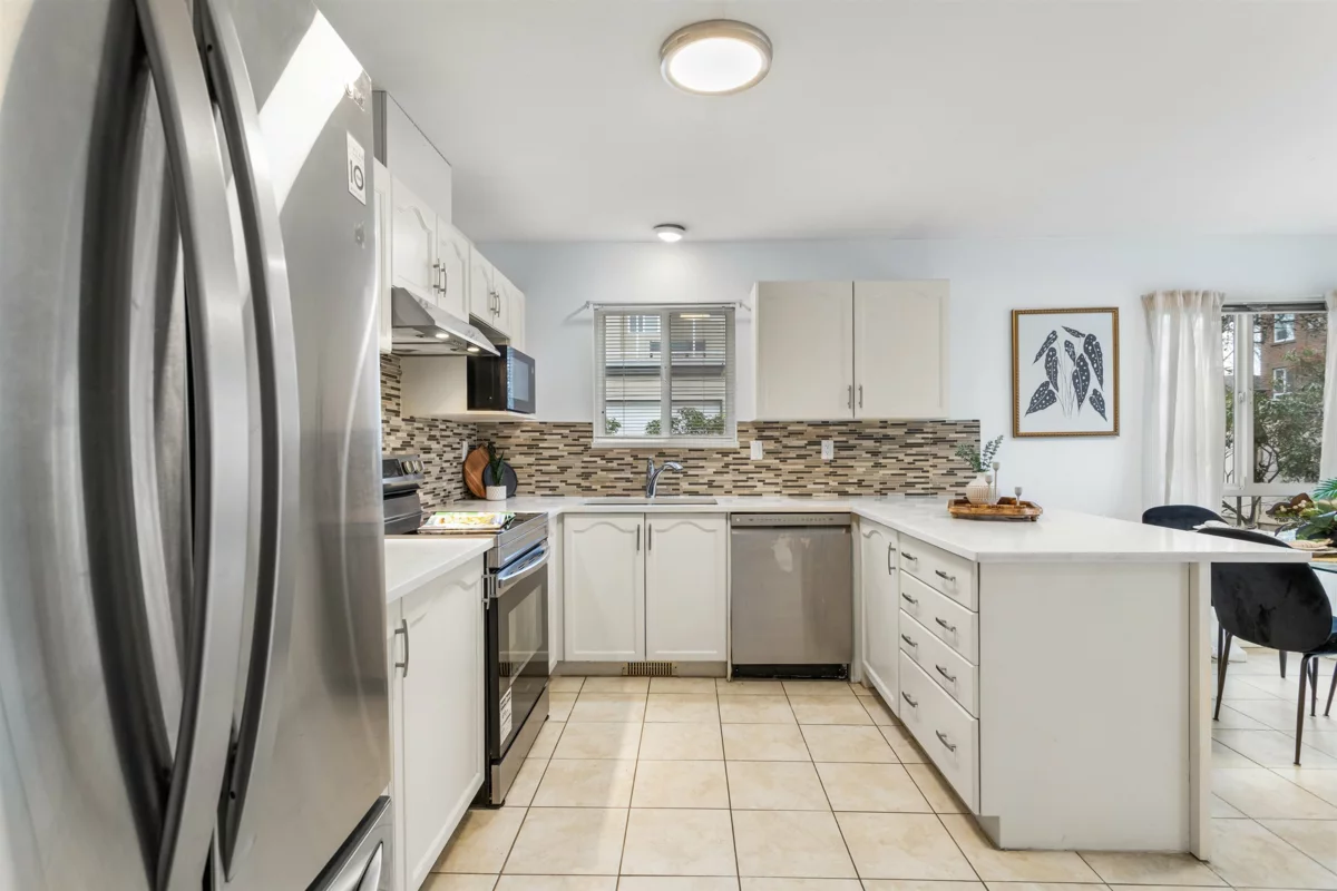 Primary Bathroom Photo of 20 15875 84 Avenue, Surrey, BC