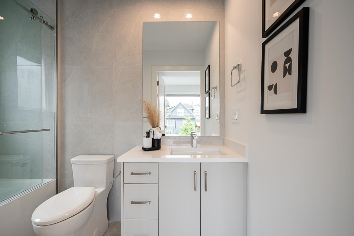 Primary Bathroom Photo of 1 1816 E 3rd Avenue, Vancouver, BC