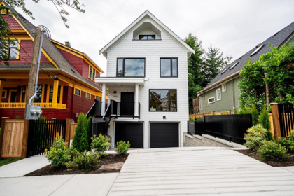 1 1816 E 3rd Avenue, Vancouver, BC