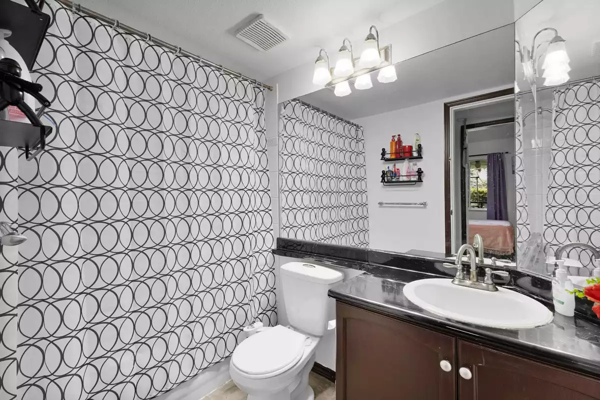 Primary Bathroom Photo of 116 2962 Trethewey Street, Abbotsford, BC