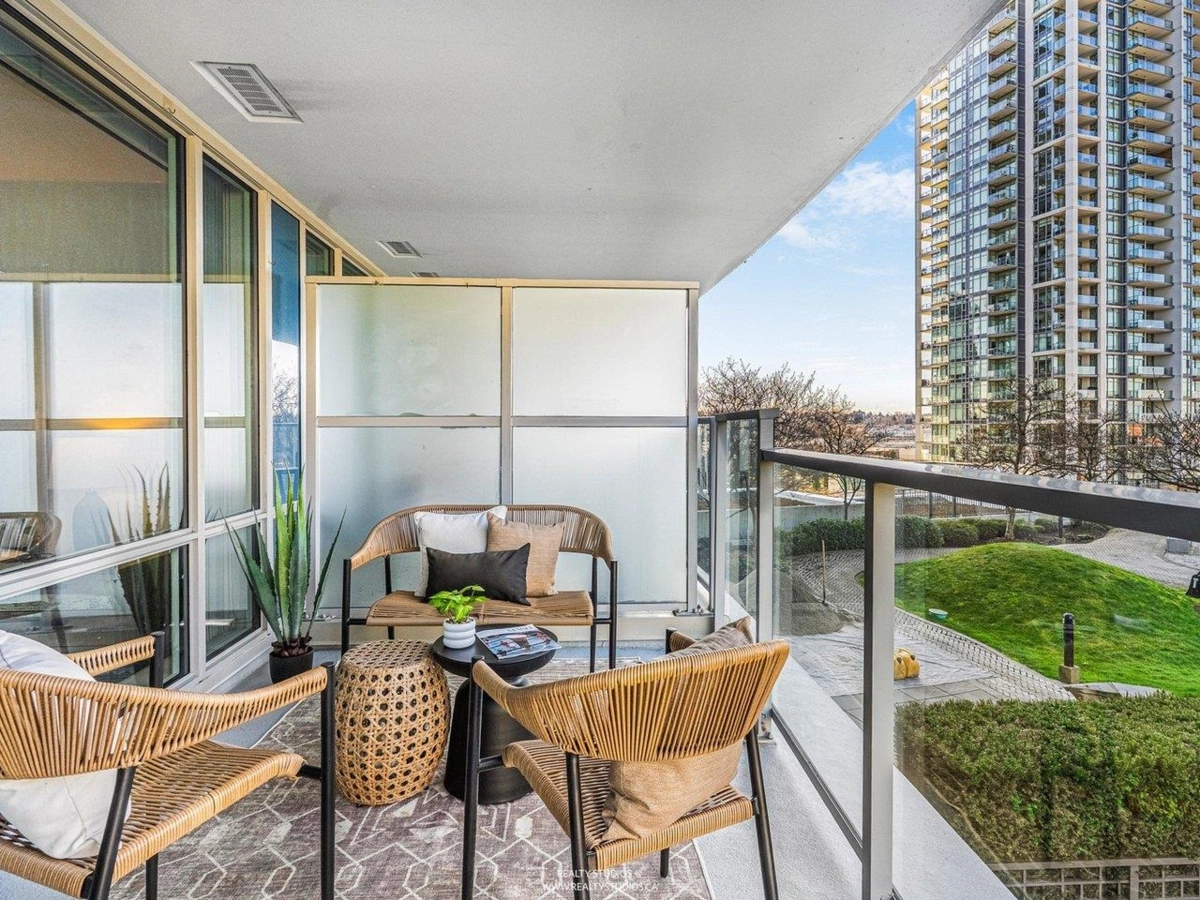 Entry Foyer Photo of 303 4189 Halifax Street, Burnaby, BC