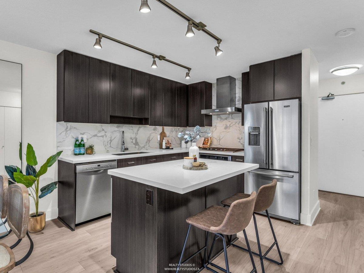 Primary Bathroom Photo of 303 4189 Halifax Street, Burnaby, BC