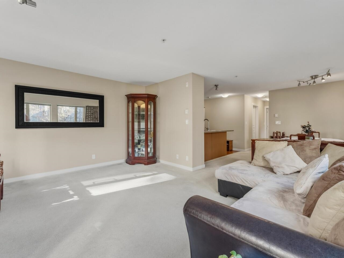 Kitchen Island Photo of 206 3105 Lincoln Avenue, Coquitlam, BC