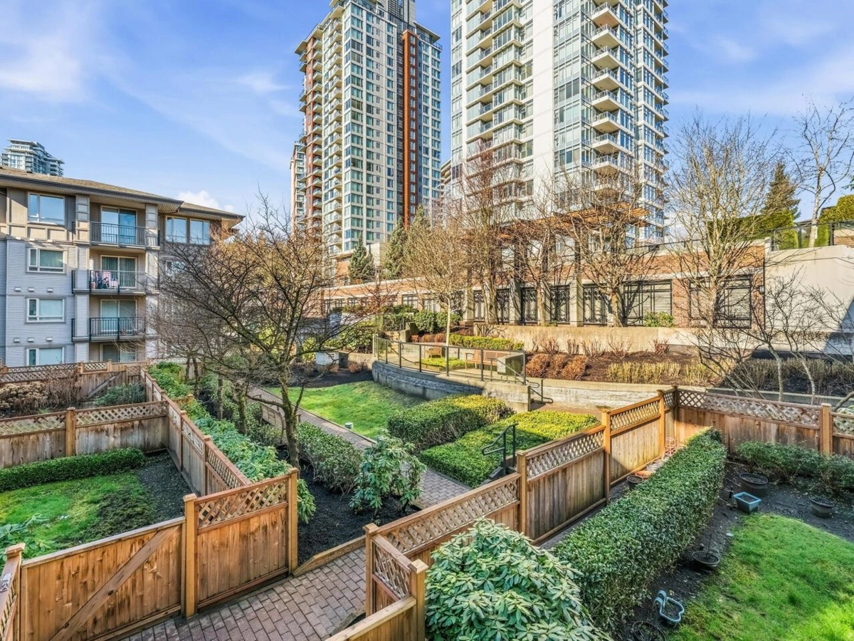 Staircase Photo of 206 3105 Lincoln Avenue, Coquitlam, BC