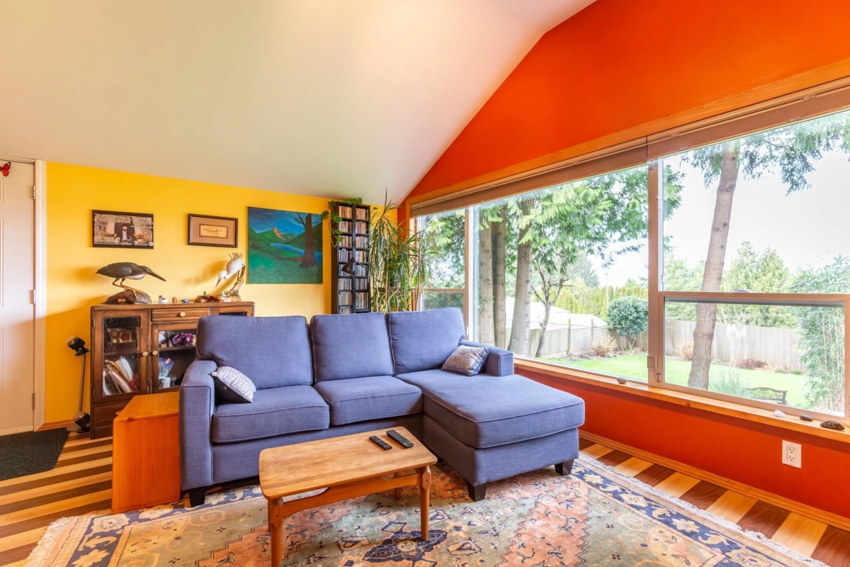 Kitchen Island Photo of 13231 112b Avenue, Surrey, BC