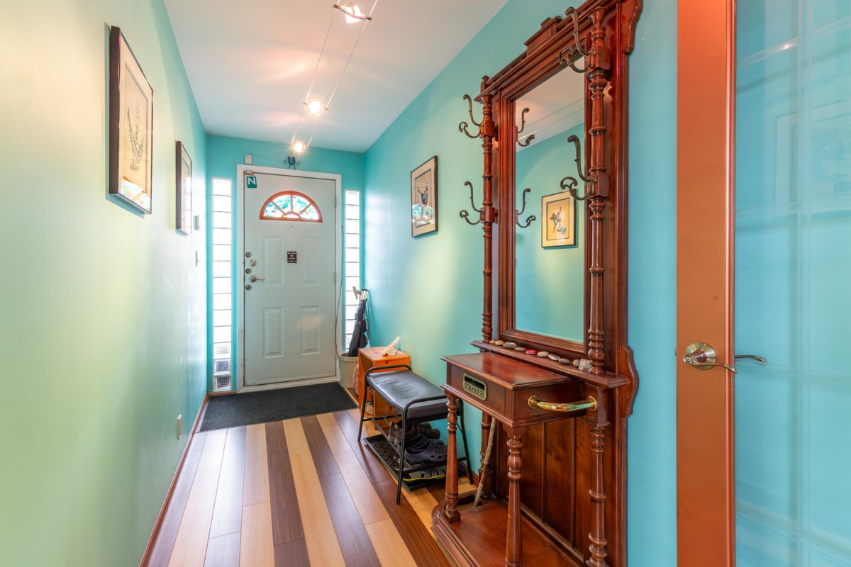 Living Room Photo of 13231 112b Avenue, Surrey, BC