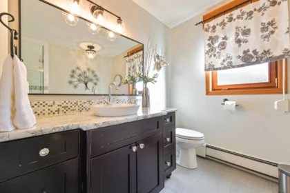 Guest Bathroom Photo of 6096 180 Street, Surrey, BC