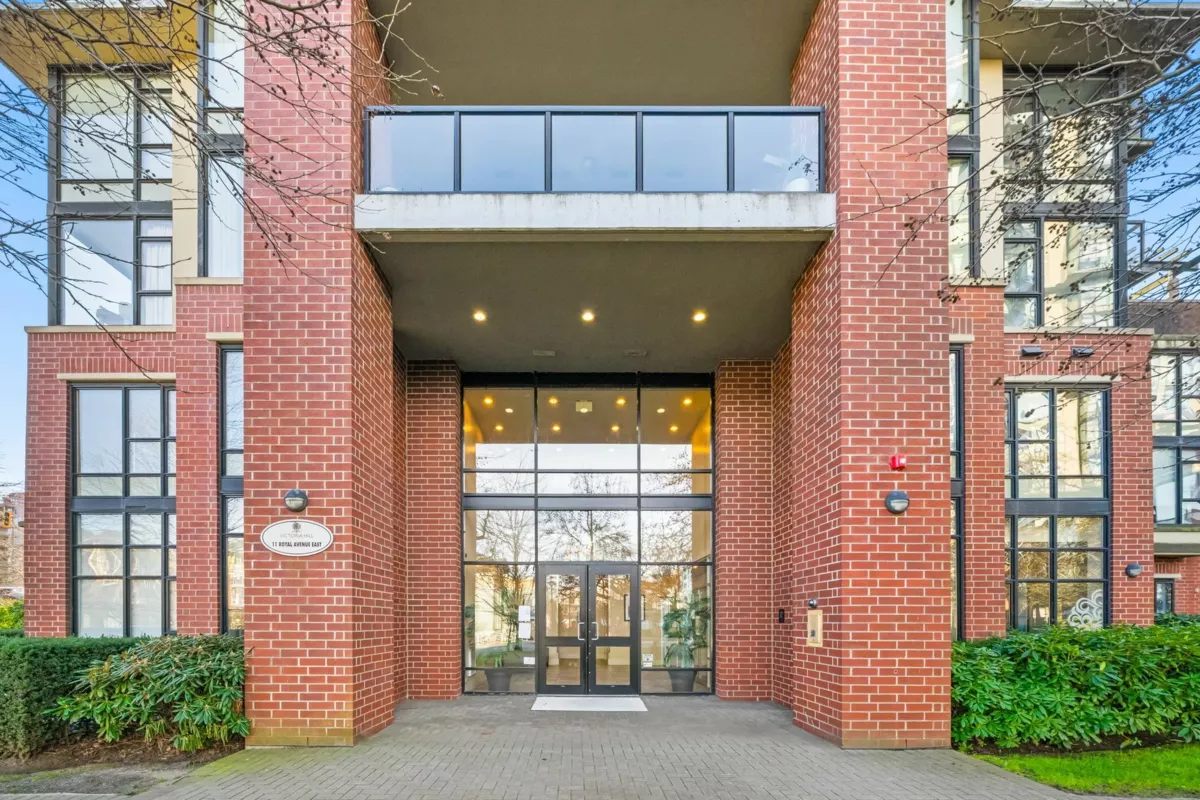 Backyard Photo of 303 11 E Royal Avenue, New Westminster, BC