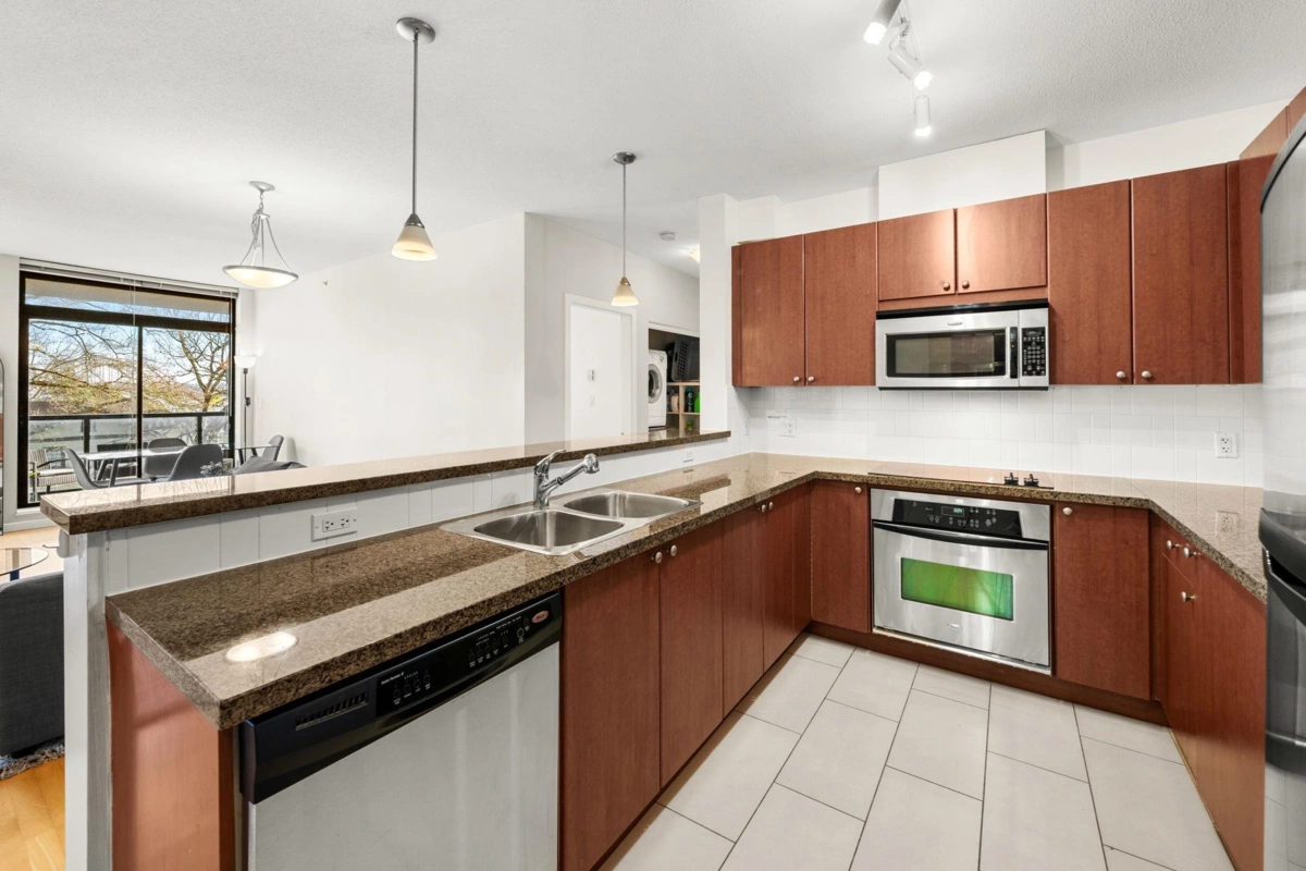 Breakfast Nook Photo of 303 11 E Royal Avenue, New Westminster, BC