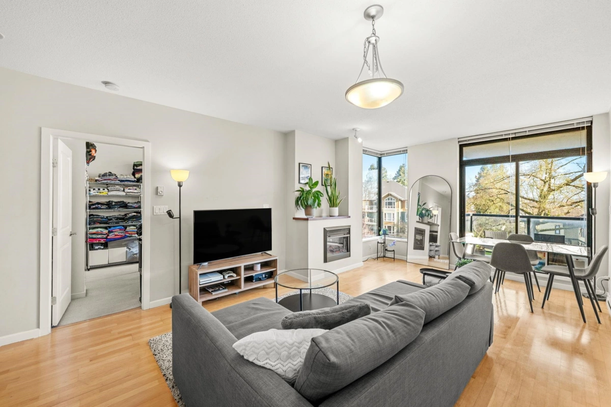 Dining Area Photo of 303 11 E Royal Avenue, New Westminster, BC