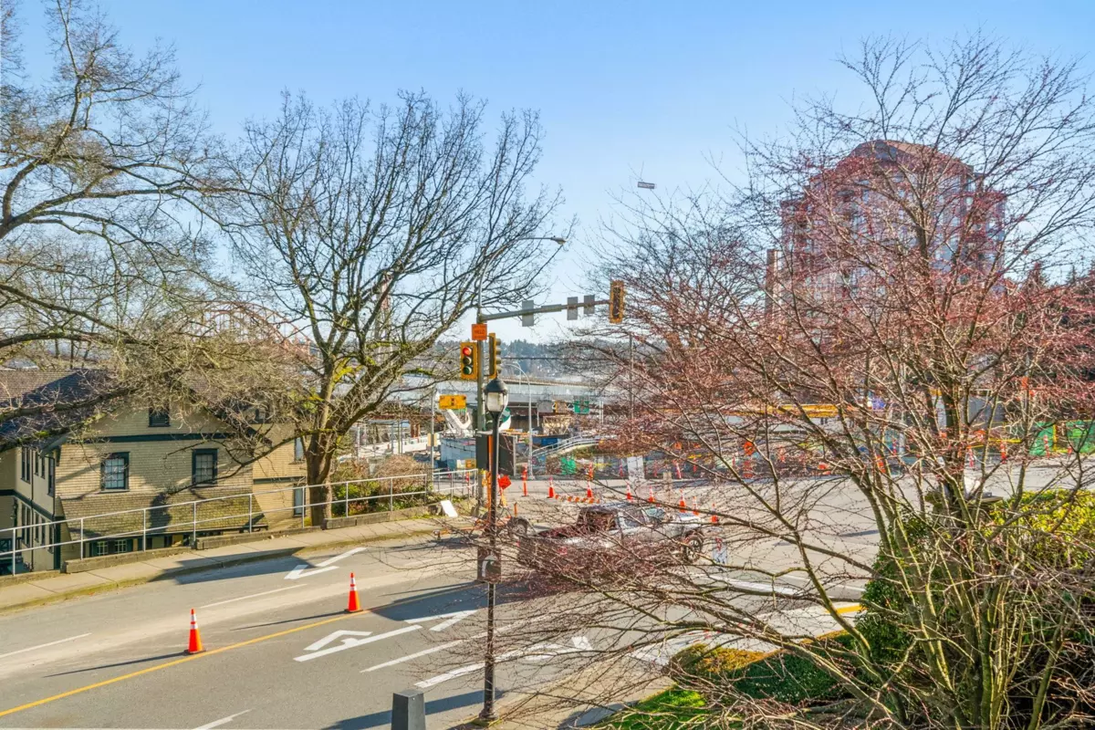 Entry Foyer Photo of 303 11 E Royal Avenue, New Westminster, BC
