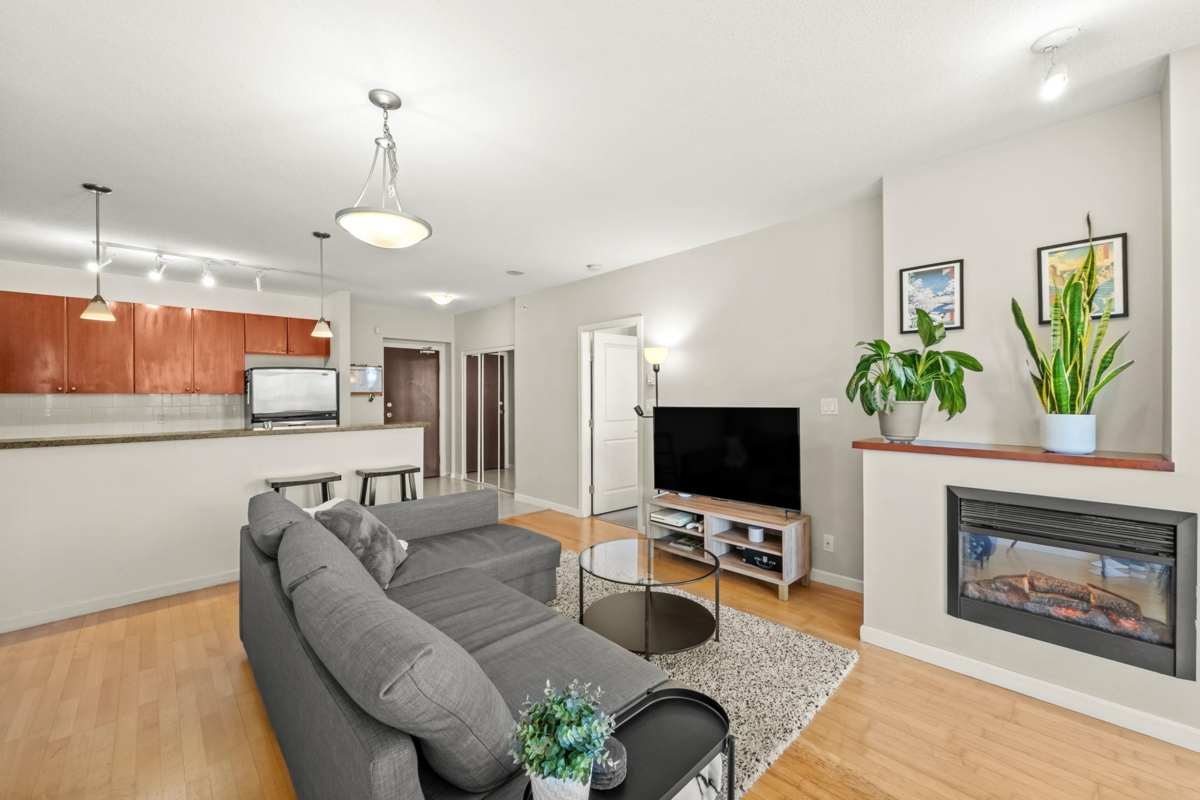 Family Room Photo of 303 11 E Royal Avenue, New Westminster, BC