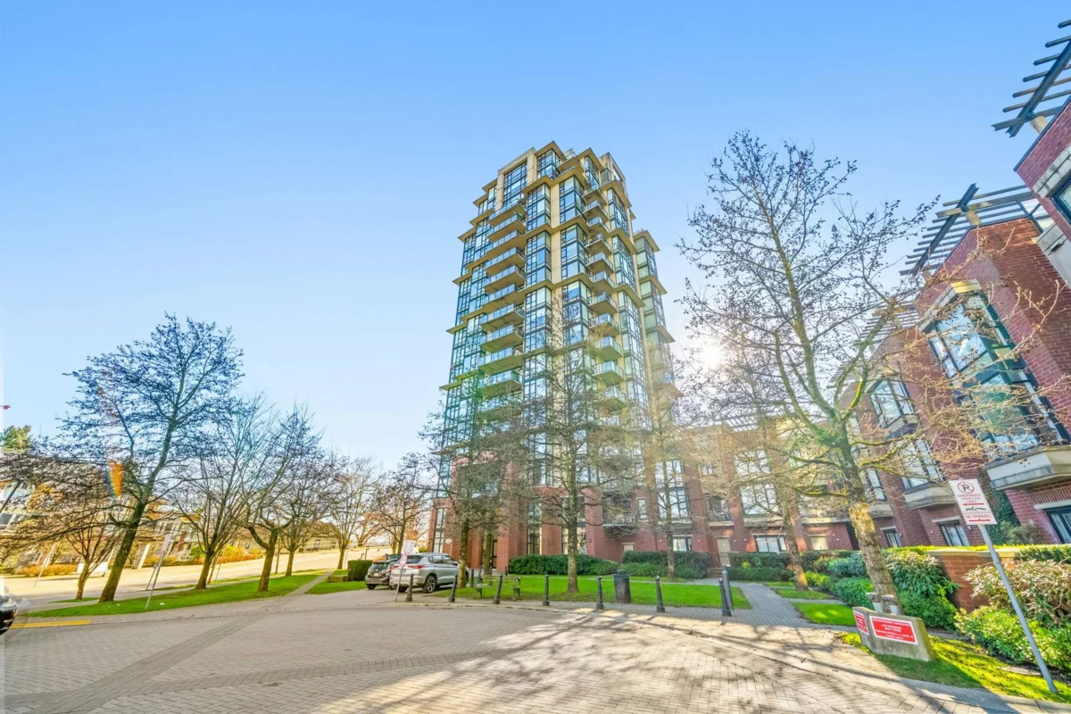 Front Yard Photo of 303 11 E Royal Avenue, New Westminster, BC