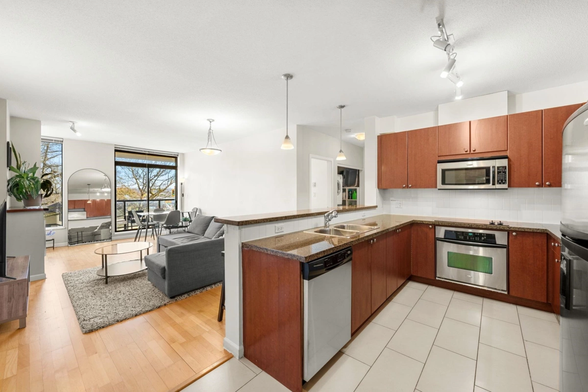 Kitchen Island Photo of 303 11 E Royal Avenue, New Westminster, BC
