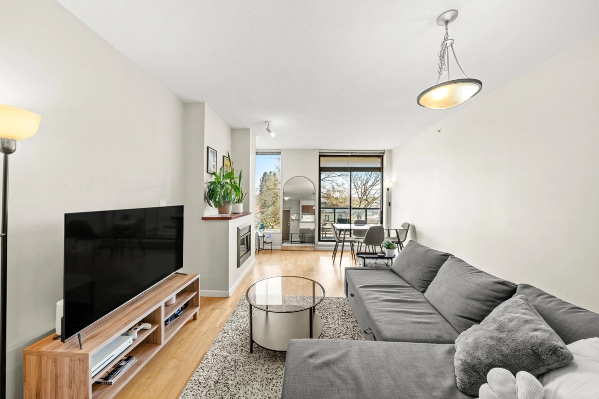 Kitchen Photo of 303 11 E Royal Avenue, New Westminster, BC