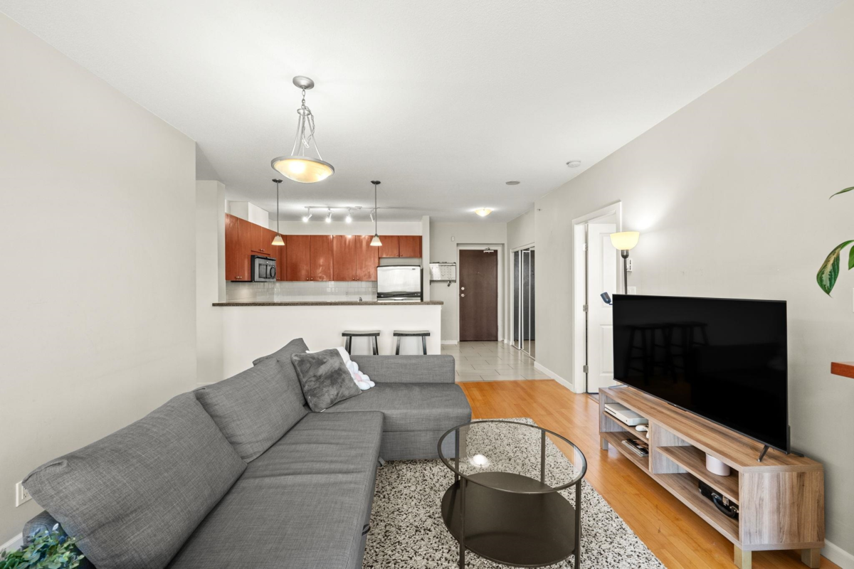 Living Room Photo of 303 11 E Royal Avenue, New Westminster, BC