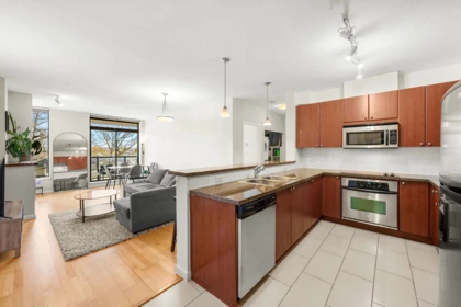 Kitchen Island Photo of 303 11 E Royal Avenue, New Westminster, BC
